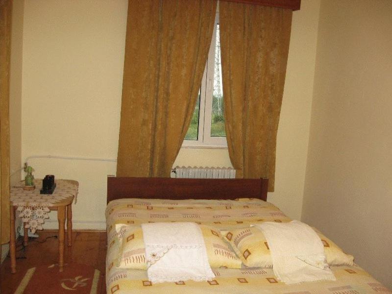 Lary Hostel Suceava Exteriör bild